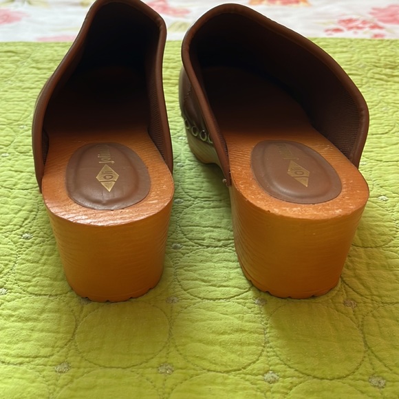Clogs - Picture 3 of 9